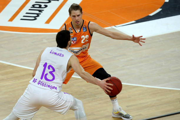 随着即将面 随着即将面