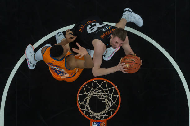 泳锦标赛首 泳锦标赛首