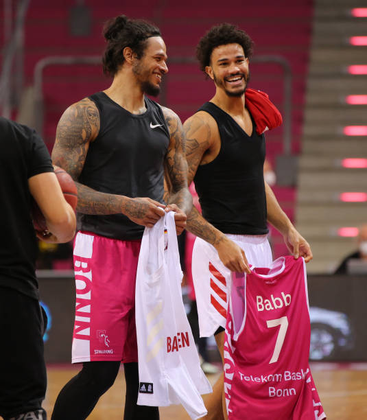 队友像雕像 队友像雕像